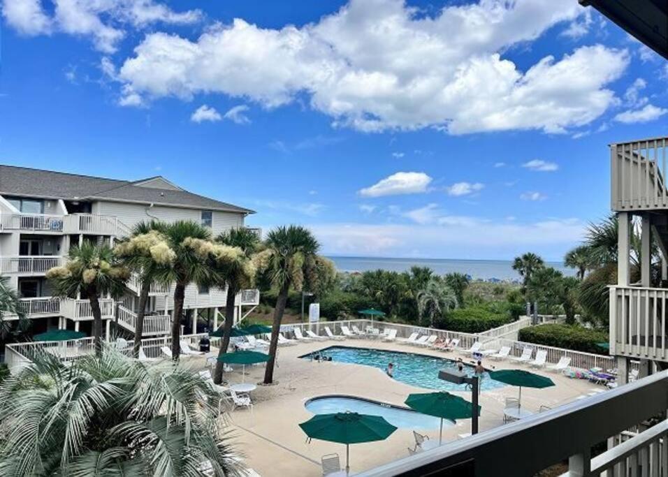 The Breakers #220 Beach Condo, Beautiful Ocean View At Coligny Beach, 4 N Forest Beach Drive Hilton Head, Walk To All Shops Restaurants, Renovated Jan 2024, Vacation Rental Hhi Llc Хилтон-Хед-Айленд Экстерьер фото