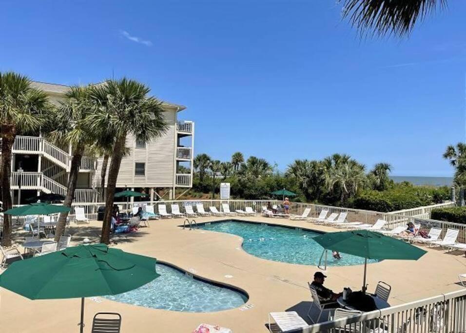 The Breakers #220 Beach Condo, Beautiful Ocean View At Coligny Beach, 4 N Forest Beach Drive Hilton Head, Walk To All Shops Restaurants, Renovated Jan 2024, Vacation Rental Hhi Llc Хилтон-Хед-Айленд Экстерьер фото