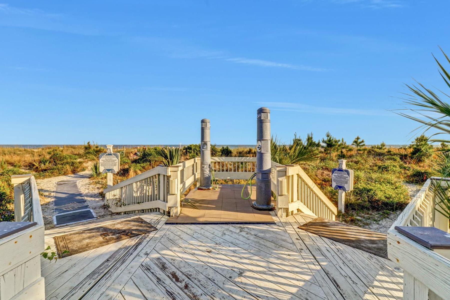 The Breakers #220 Beach Condo, Beautiful Ocean View At Coligny Beach, 4 N Forest Beach Drive Hilton Head, Walk To All Shops Restaurants, Renovated Jan 2024, Vacation Rental Hhi Llc Хилтон-Хед-Айленд Экстерьер фото